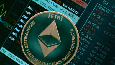 صناديق الاستثمار المتداولة في الايثيريوم تتزايد ولكن سعر العملة ETH مازال هابطا